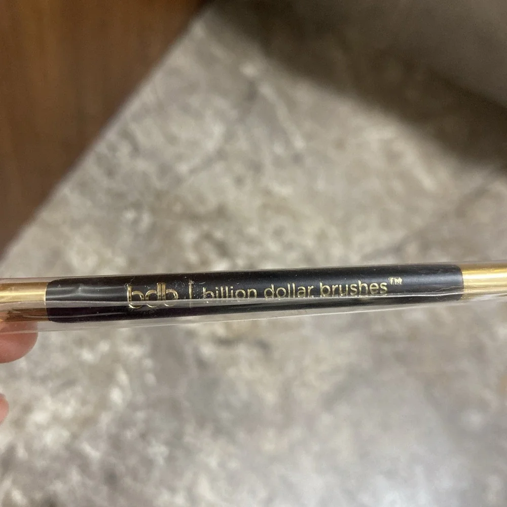 BILLION DOLLAR BRUSHES‎ ~ CHARCOAL INFUSED BRISTLES EYEBROW BRUSH